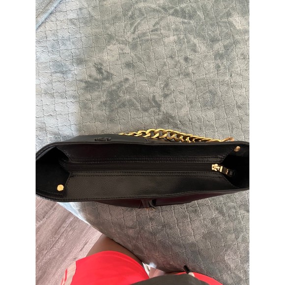 Elegant Black Leather Tote Bag with Gold Chain - Picture 3 of 11